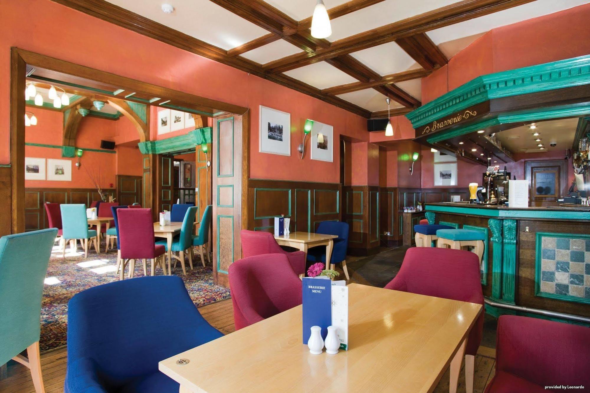 הייוורדס הית' The Birch Hotel מסעדה תמונה