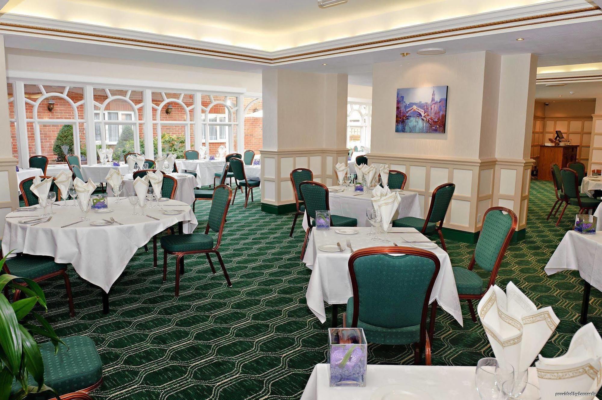 הייוורדס הית' The Birch Hotel מסעדה תמונה